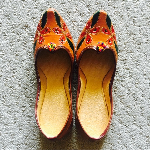 MOVING OUT in TWO WEEKS! HELP! Hand Painted Shoes - Picture 6 of 8